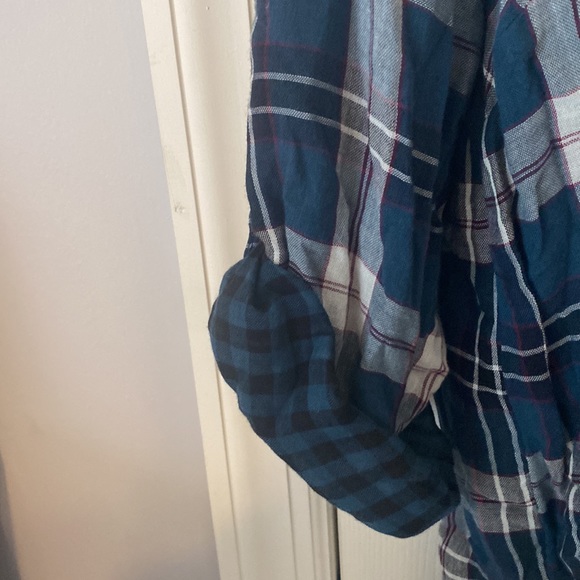 ⭐️2/$10 - Button down - Picture 2 of 5